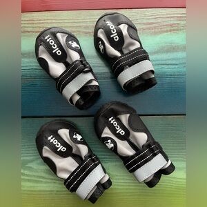 Alcott Adventure Boots -size small